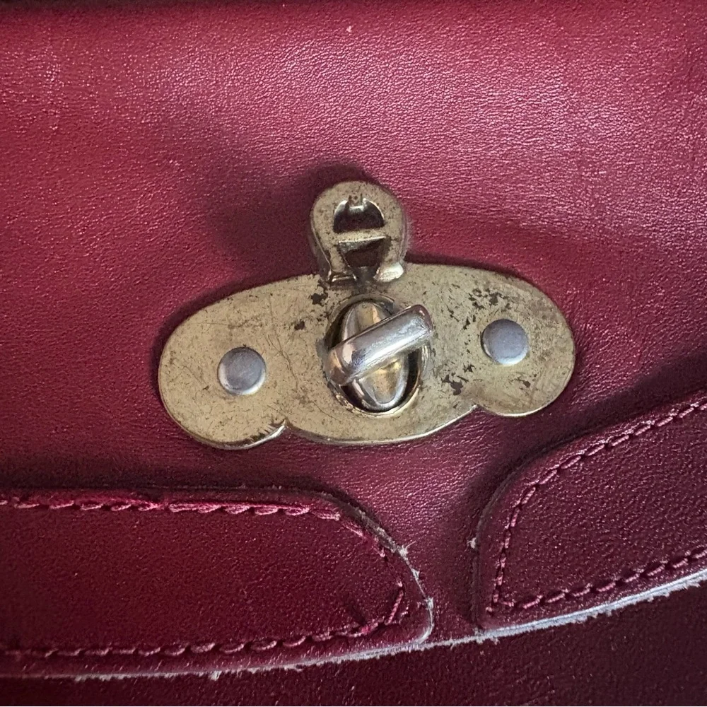 Vintage 1970s Etienne Aigner Clutch - Picture 5 of 11